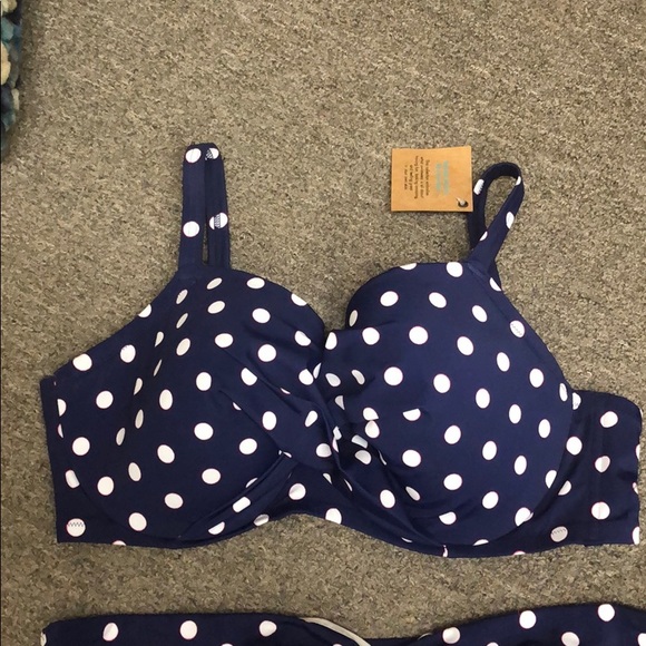 Bikini - Picture 3 of 6